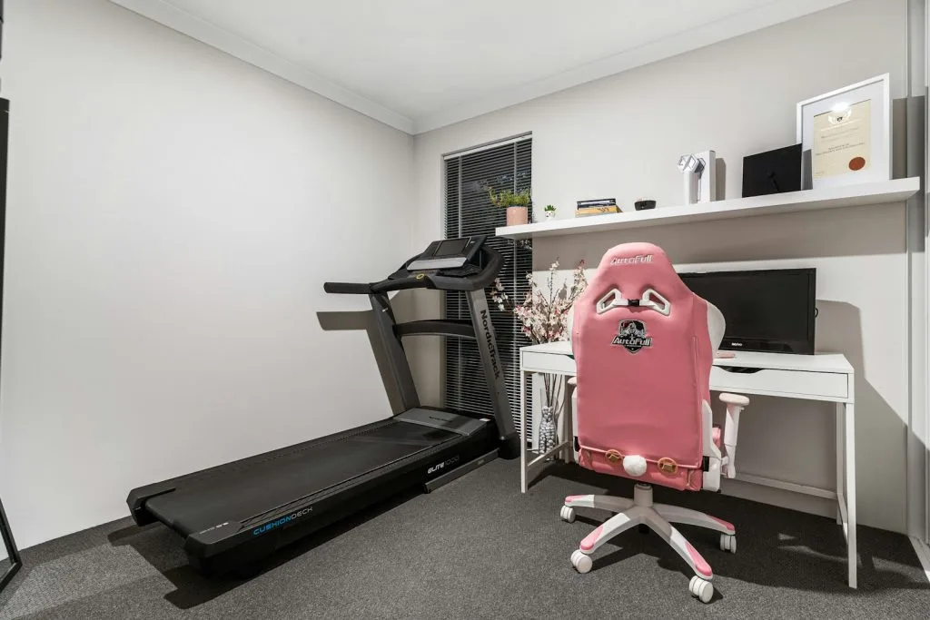 aménager une salle de sport à la maison avec un tapis de course