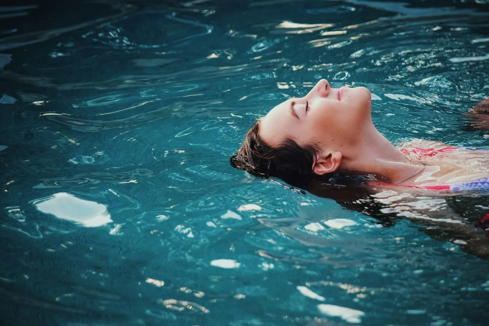 Pourquoi l'eau de ma piscine devient trouble et quelles sont les solutions ?
