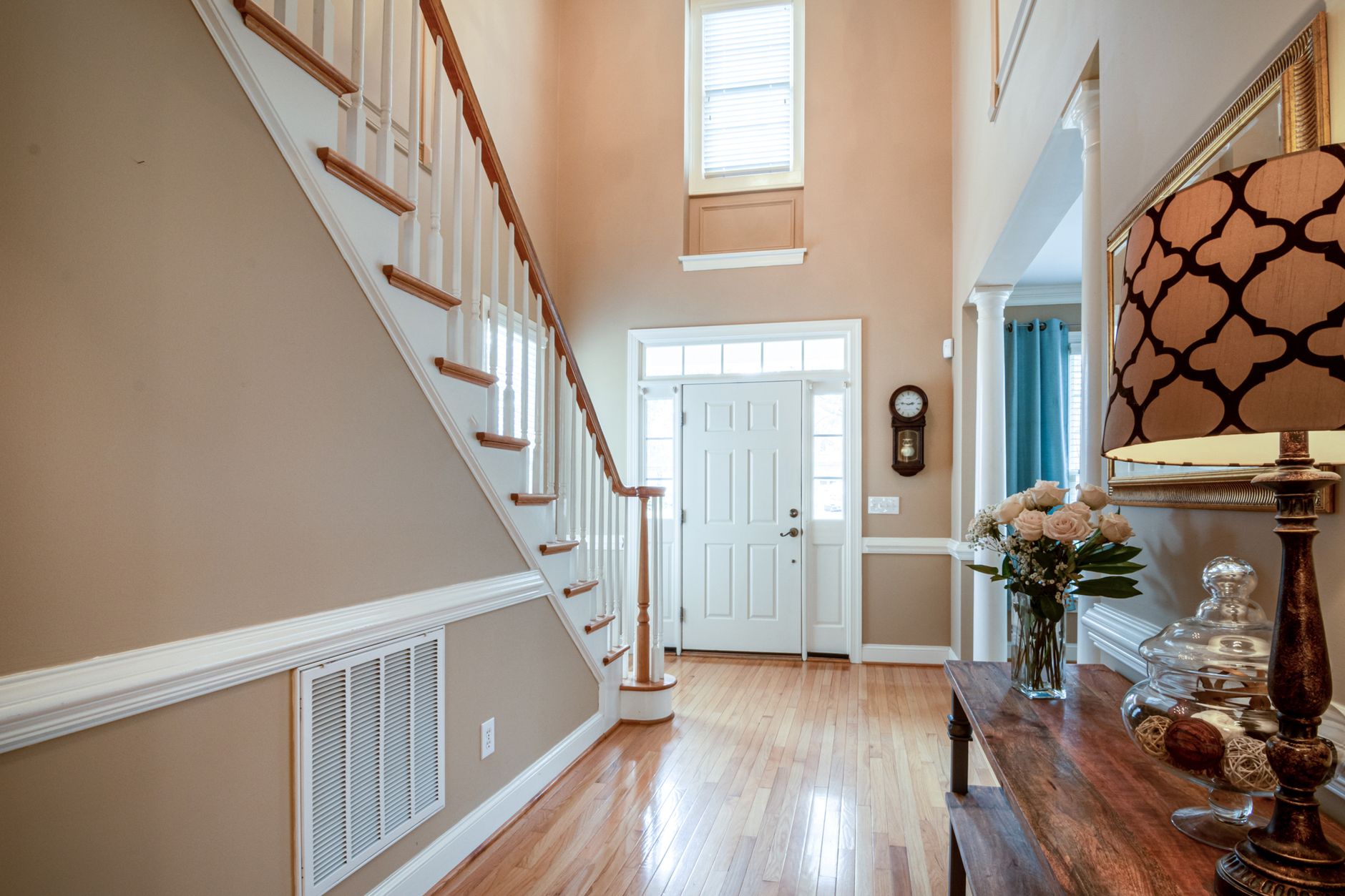 Escalier intérieur avec finition bois soignée