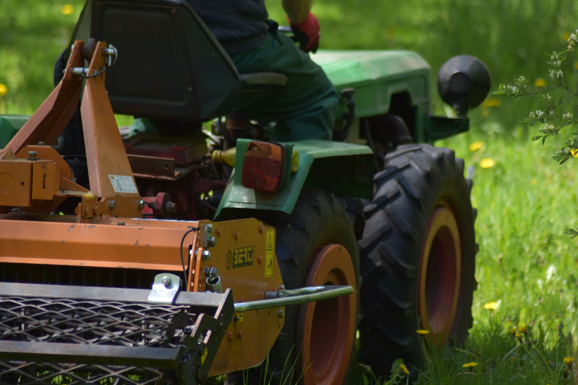Que faire en cas de problème d'enclenchement de la lame sur votre tondeuse à tracteur ?
